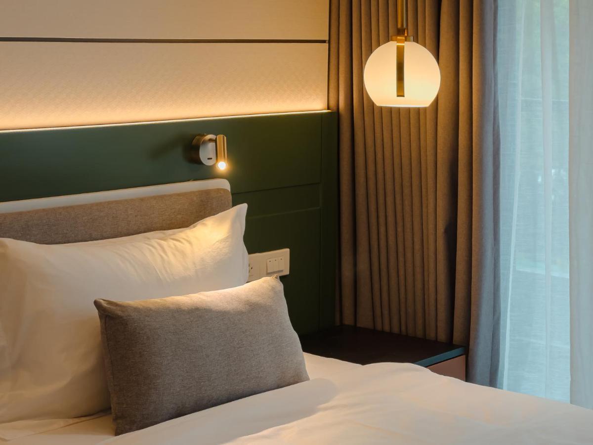 Отель Cha Chiangmai Luxury Чиангмай Экстерьер фото